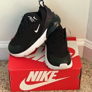 Nike Black and White Sneakers with Textured Upper and Curved Midsole